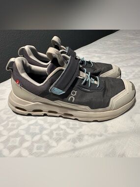 On Cloud Kids' Gray and Cream Sneakers
